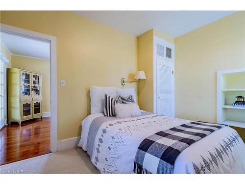 3959 Niagara River Parkway, Fort Erie, ON - Indoor Photo Showing Bedroom