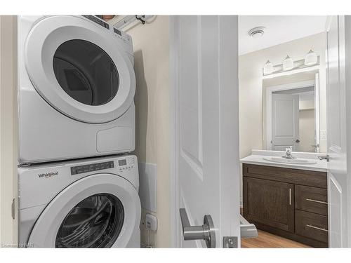 206-118 Summersides Boulevard, Pelham, ON - Indoor Photo Showing Laundry Room