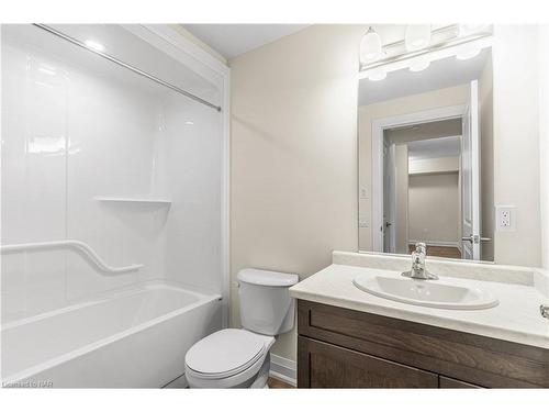 206-118 Summersides Boulevard, Pelham, ON - Indoor Photo Showing Bathroom