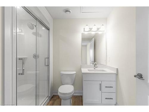 206-118 Summersides Boulevard, Pelham, ON - Indoor Photo Showing Bathroom