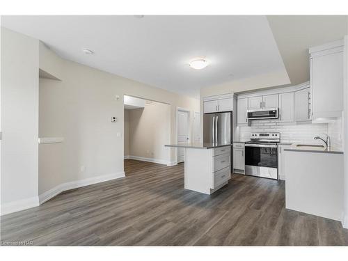 307-118 Summersides Boulevard, Pelham, ON - Indoor Photo Showing Kitchen