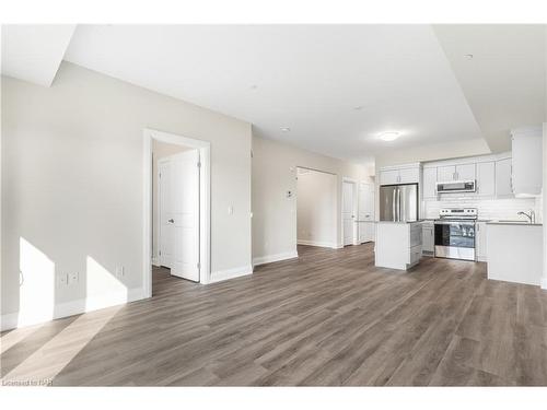 307-118 Summersides Boulevard, Pelham, ON - Indoor Photo Showing Kitchen