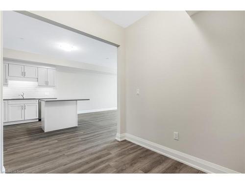 307-118 Summersides Boulevard, Pelham, ON - Indoor Photo Showing Kitchen