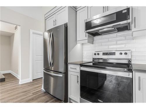 307-118 Summersides Boulevard, Pelham, ON - Indoor Photo Showing Kitchen