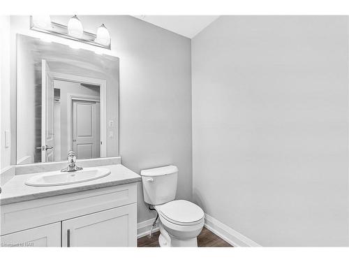 402-118 Summersides Boulevard, Pelham, ON - Indoor Photo Showing Bathroom