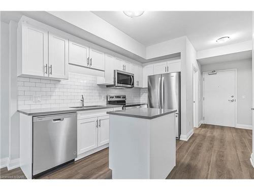 402-118 Summersides Boulevard, Pelham, ON - Indoor Photo Showing Kitchen With Upgraded Kitchen