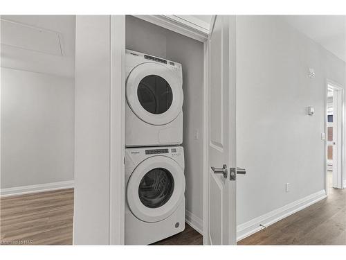 402-118 Summersides Boulevard, Pelham, ON - Indoor Photo Showing Laundry Room