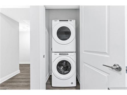 402-118 Summersides Boulevard, Pelham, ON - Indoor Photo Showing Laundry Room