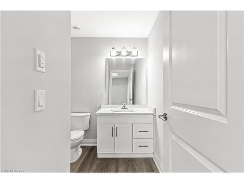 402-118 Summersides Boulevard, Pelham, ON - Indoor Photo Showing Bathroom