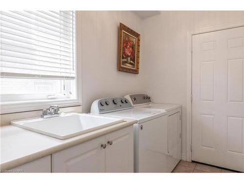 8760 Milomir Street, Niagara Falls, ON - Indoor Photo Showing Laundry Room