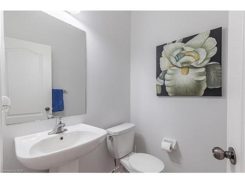 8760 Milomir Street, Niagara Falls, ON - Indoor Photo Showing Bathroom