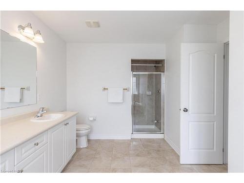 8760 Milomir Street, Niagara Falls, ON - Indoor Photo Showing Bathroom