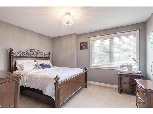 8760 Milomir Street, Niagara Falls, ON - Indoor Photo Showing Bedroom