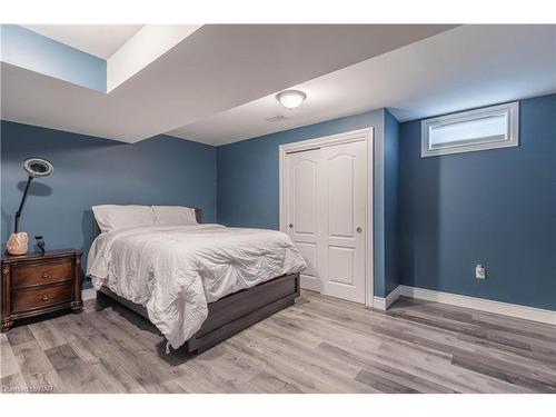 8760 Milomir Street, Niagara Falls, ON - Indoor Photo Showing Bedroom