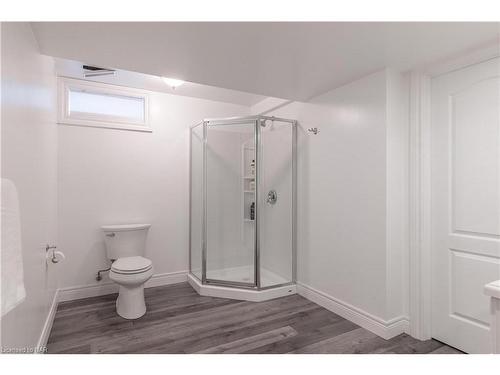 8760 Milomir Street, Niagara Falls, ON - Indoor Photo Showing Bathroom