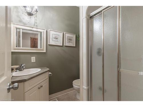 2234 Stonehaven Avenue, Niagara Falls, ON - Indoor Photo Showing Bathroom