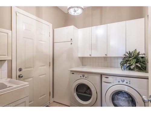 2234 Stonehaven Avenue, Niagara Falls, ON - Indoor Photo Showing Laundry Room