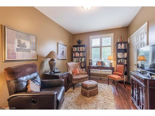 2234 Stonehaven Avenue, Niagara Falls, ON - Indoor Photo Showing Living Room