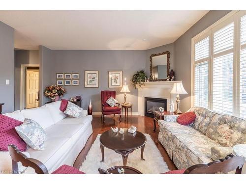 2234 Stonehaven Avenue, Niagara Falls, ON - Indoor Photo Showing Living Room With Fireplace