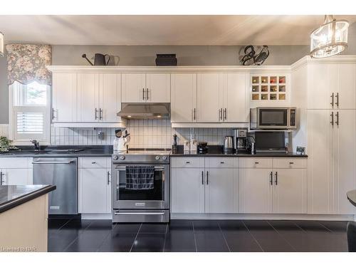 2234 Stonehaven Avenue, Niagara Falls, ON - Indoor Photo Showing Kitchen