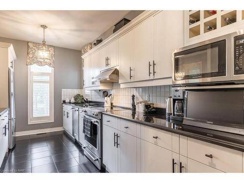 2234 Stonehaven Avenue, Niagara Falls, ON - Indoor Photo Showing Kitchen