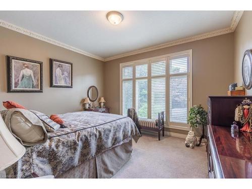 2234 Stonehaven Avenue, Niagara Falls, ON - Indoor Photo Showing Bedroom