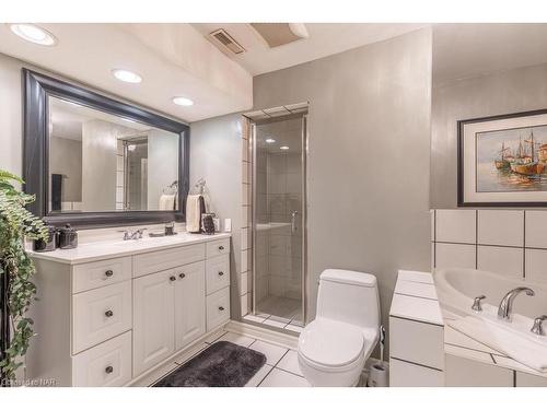 2234 Stonehaven Avenue, Niagara Falls, ON - Indoor Photo Showing Bathroom