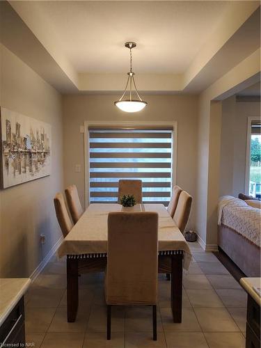 100 Sunflower Place Place, Welland, ON - Indoor Photo Showing Dining Room