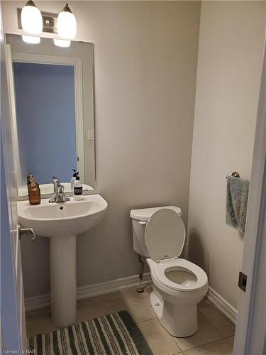 100 Sunflower Place Place, Welland, ON - Indoor Photo Showing Bathroom