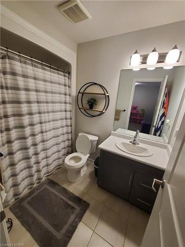 100 Sunflower Place Place, Welland, ON - Indoor Photo Showing Bathroom