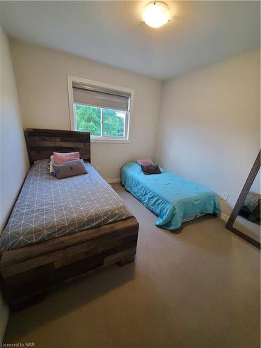 100 Sunflower Place Place, Welland, ON - Indoor Photo Showing Bedroom