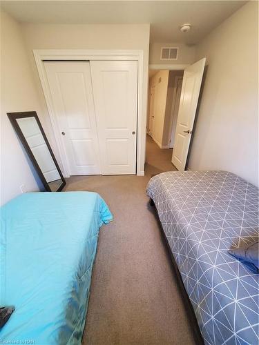 100 Sunflower Place Place, Welland, ON - Indoor Photo Showing Bedroom