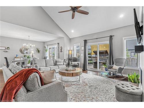 101 Silverwood Avenue, Welland, ON - Indoor Photo Showing Living Room