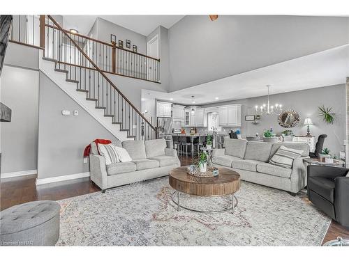 101 Silverwood Avenue, Welland, ON - Indoor Photo Showing Living Room