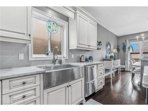 101 Silverwood Avenue, Welland, ON - Indoor Photo Showing Kitchen With Double Sink With Upgraded Kitchen