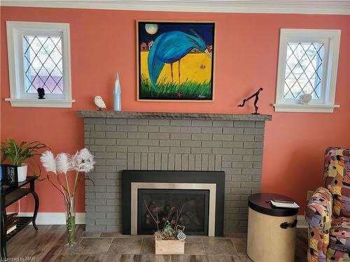 40 Walnut Street, Port Colborne, ON - Indoor Photo Showing Living Room With Fireplace