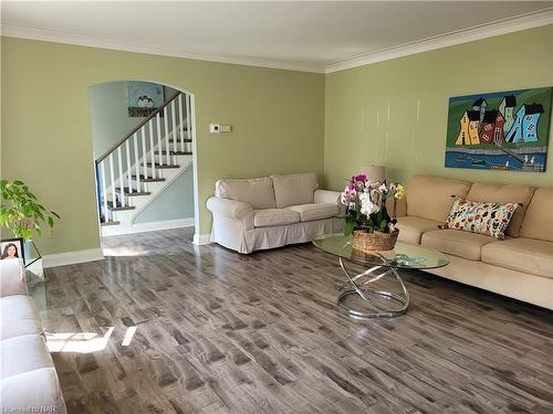 40 Walnut Street, Port Colborne, ON - Indoor Photo Showing Living Room