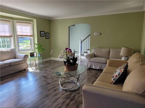 40 Walnut Street, Port Colborne, ON - Indoor Photo Showing Living Room