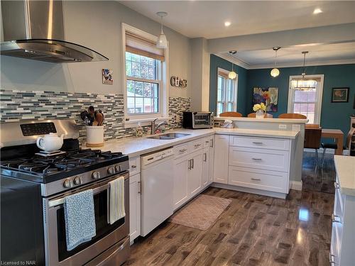 40 Walnut Street, Port Colborne, ON - Indoor Photo Showing Kitchen With Double Sink