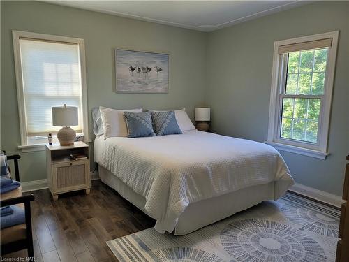 40 Walnut Street, Port Colborne, ON - Indoor Photo Showing Bedroom