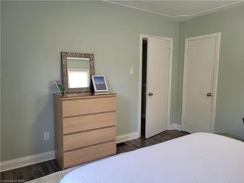 40 Walnut Street, Port Colborne, ON - Indoor Photo Showing Bedroom