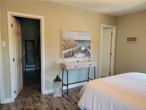 40 Walnut Street, Port Colborne, ON - Indoor Photo Showing Bedroom