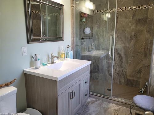 40 Walnut Street, Port Colborne, ON - Indoor Photo Showing Bathroom