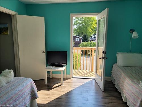 40 Walnut Street, Port Colborne, ON - Indoor Photo Showing Bedroom