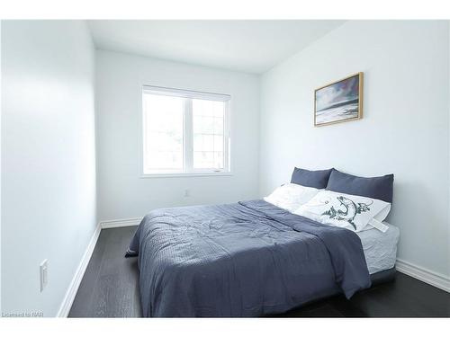 7710 Buckeye Crescent, Niagara Falls, ON - Indoor Photo Showing Bedroom