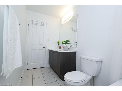 7710 Buckeye Crescent, Niagara Falls, ON - Indoor Photo Showing Bathroom