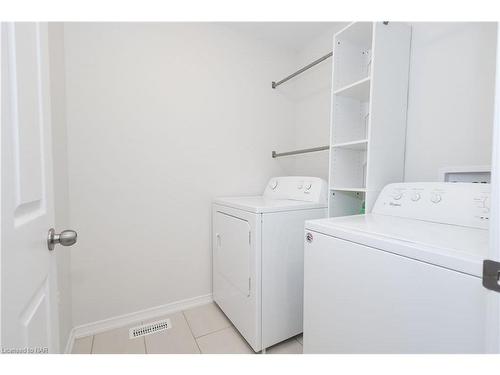 7710 Buckeye Crescent, Niagara Falls, ON - Indoor Photo Showing Laundry Room