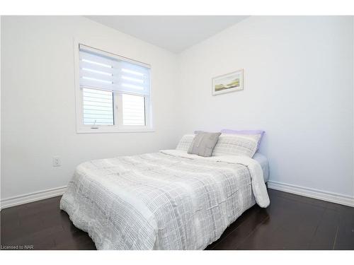 7710 Buckeye Crescent, Niagara Falls, ON - Indoor Photo Showing Bedroom