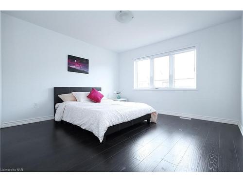 7710 Buckeye Crescent, Niagara Falls, ON - Indoor Photo Showing Bedroom