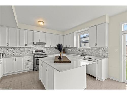 34 Oriole Crescent, Port Colborne, ON - Indoor Photo Showing Kitchen With Upgraded Kitchen